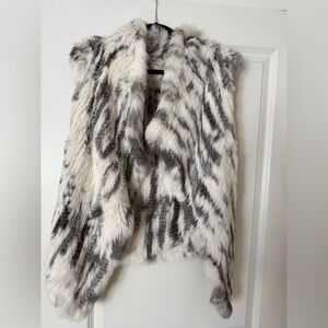 Alberto Makali New York Genuine Rabbit Fur Vest – Natural Gray/White